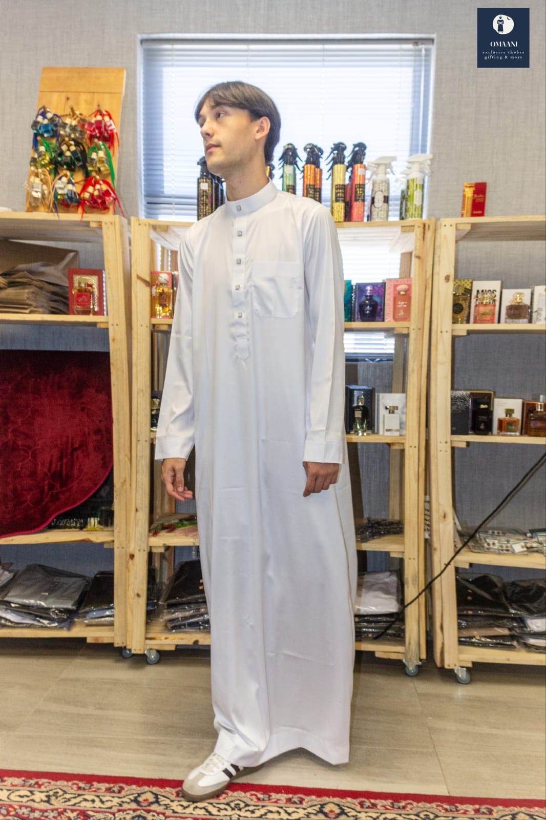 PLAIN WHITE AND BLACK COLLAR THOBE