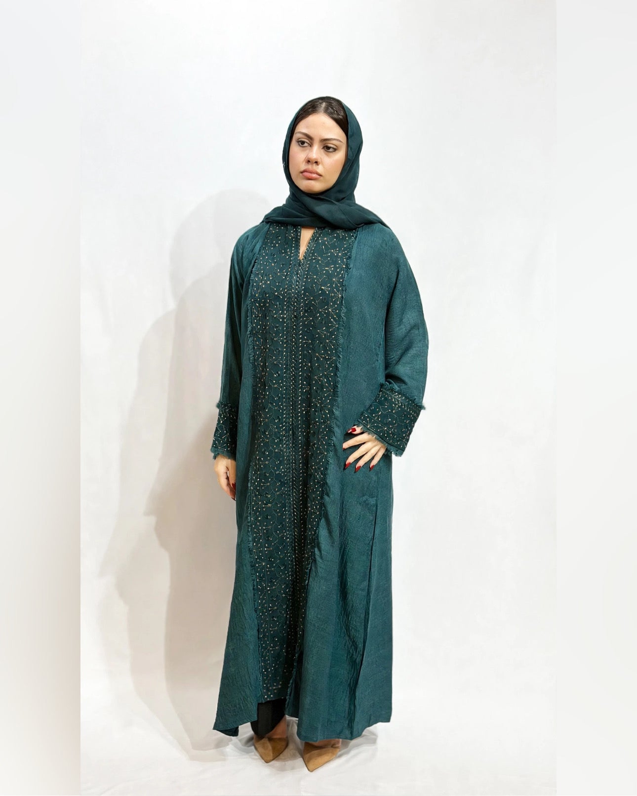 Embroidered linen abaya