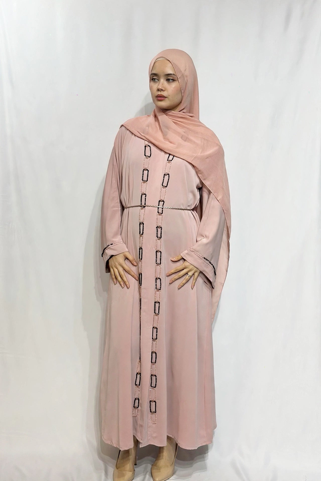 The Chain-link Abaya