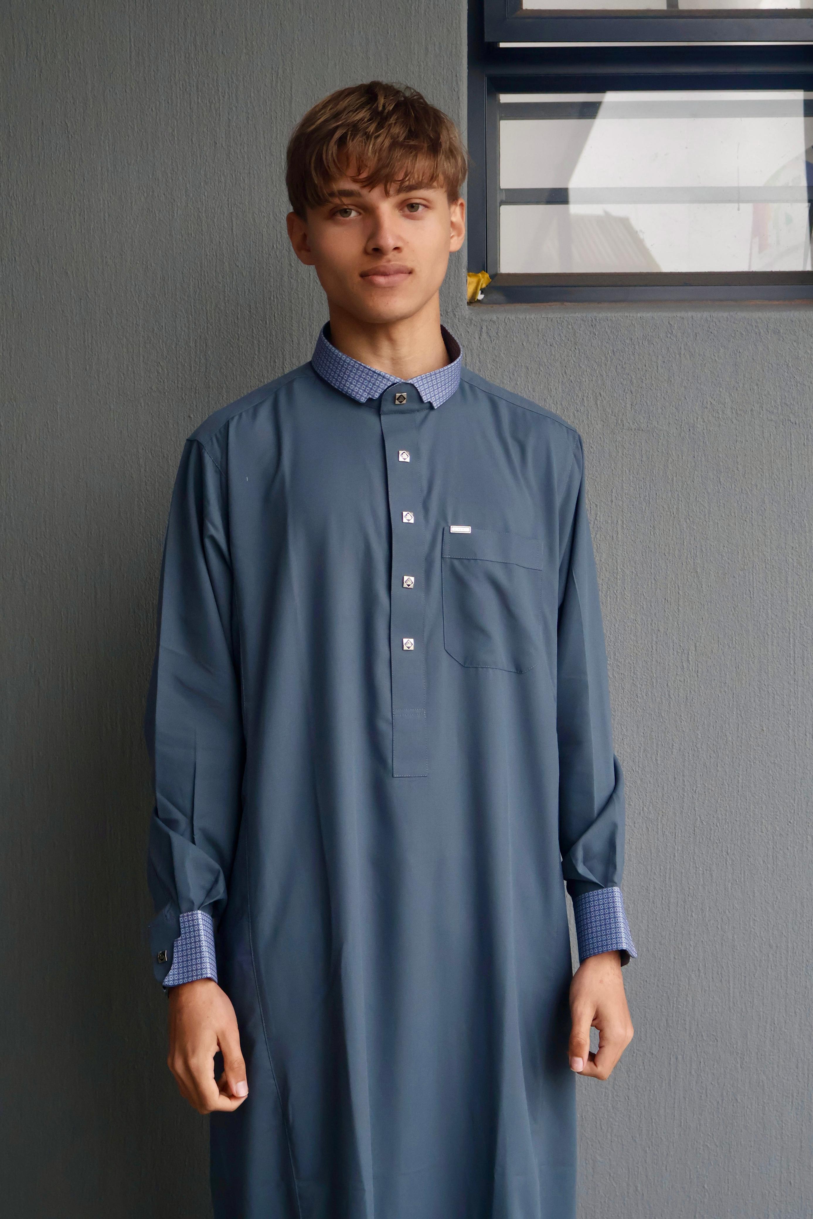 Elegant Contrast Collar Thowb