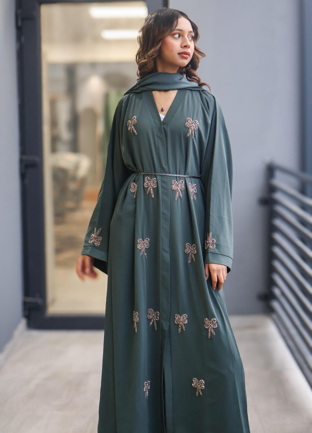The embelished bow Abaya