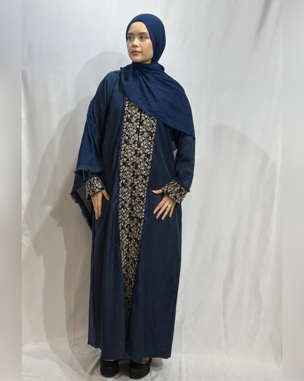 Floral Panel Fringe Open Abaya