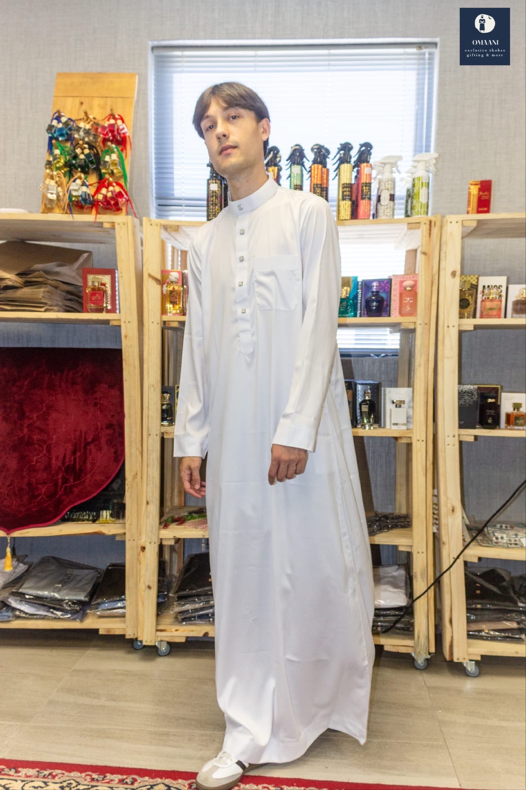 PLAIN WHITE AND BLACK COLLAR THOBE