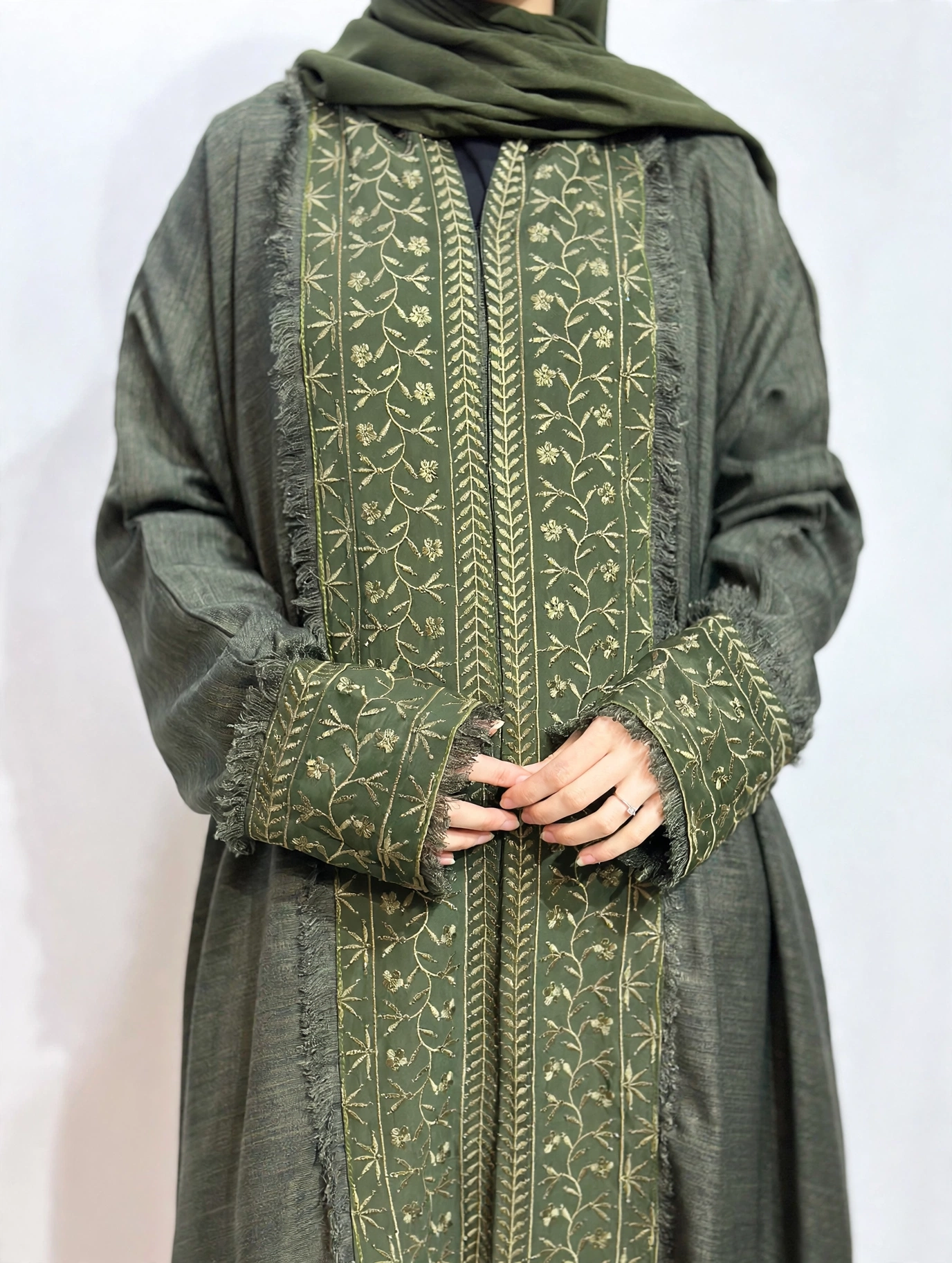 Embroidered linen abaya