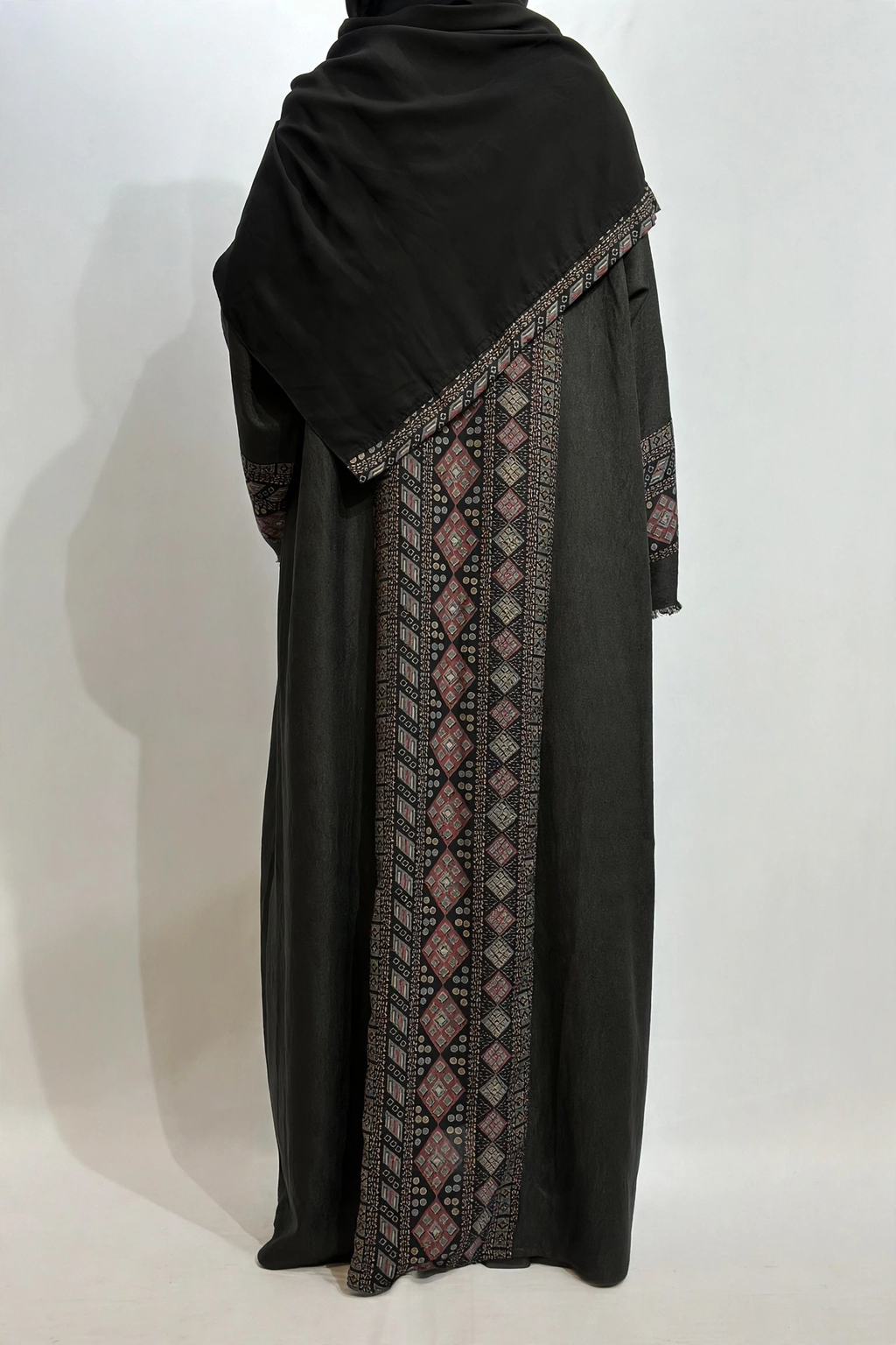 Turath Al Majd Heritage Geometric Embroidered Abaya