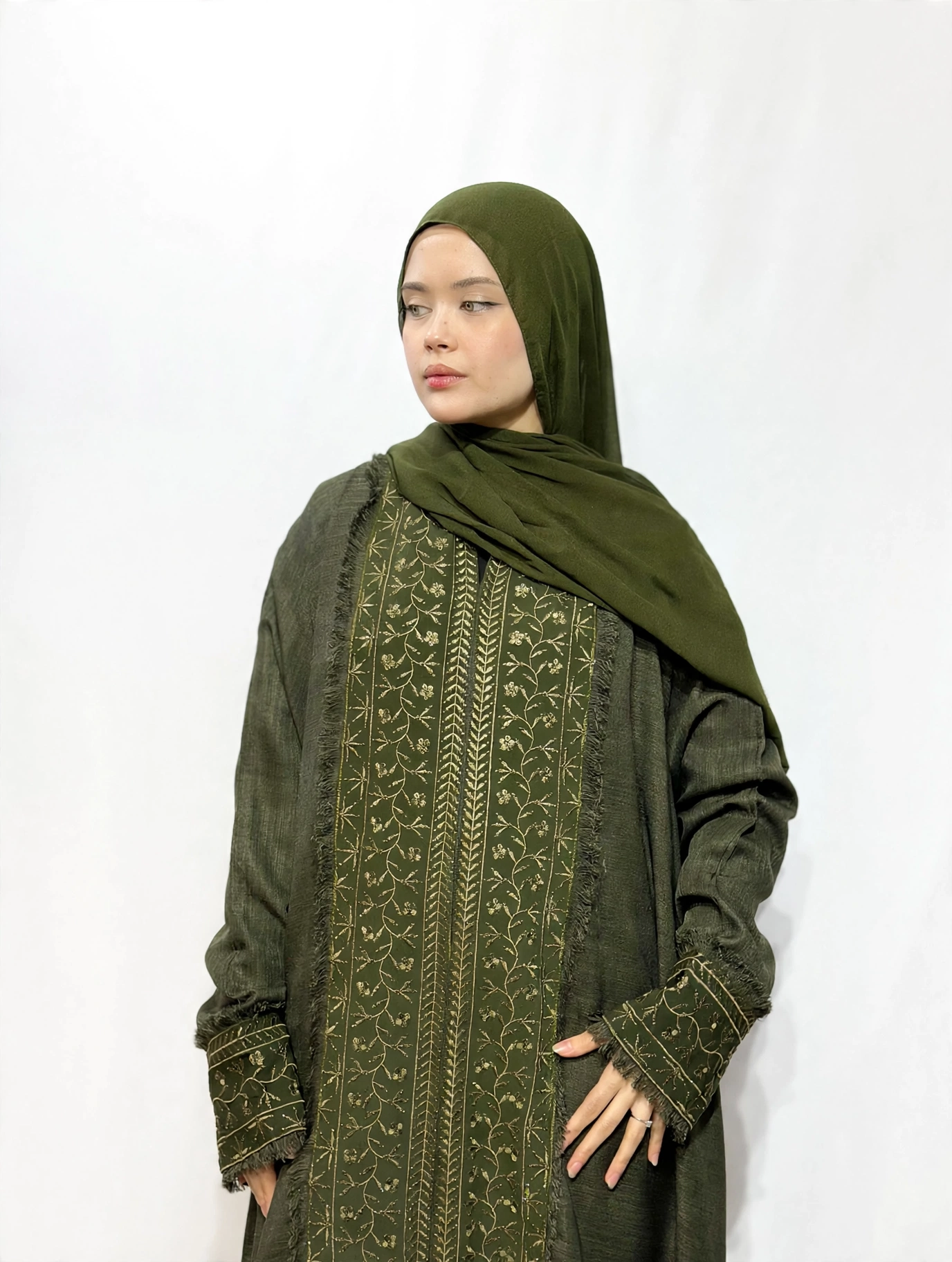 Embroidered linen abaya