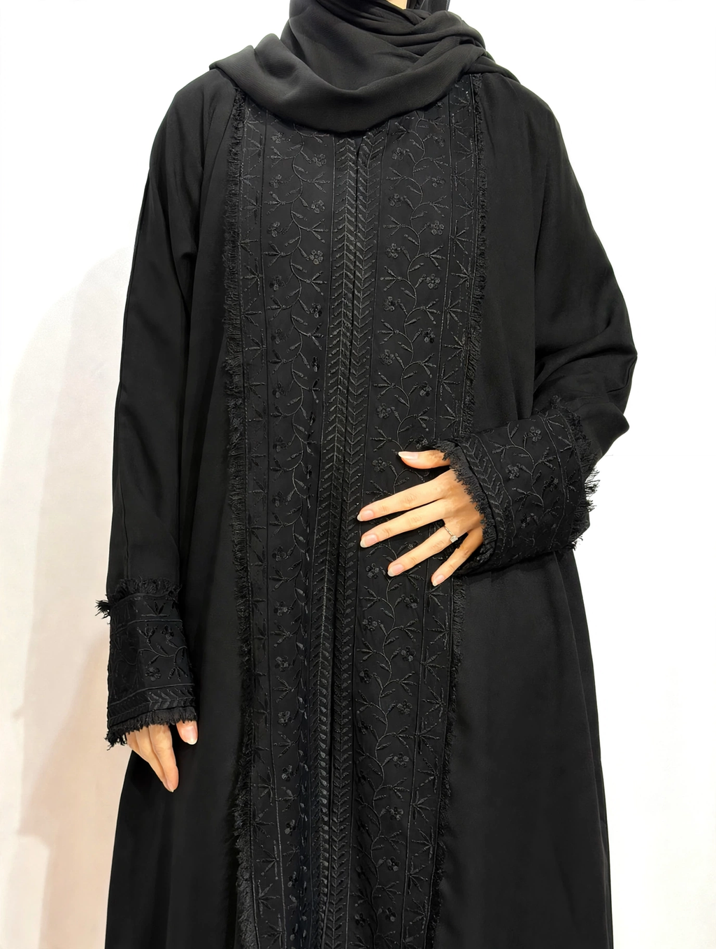 Embroidered linen abaya