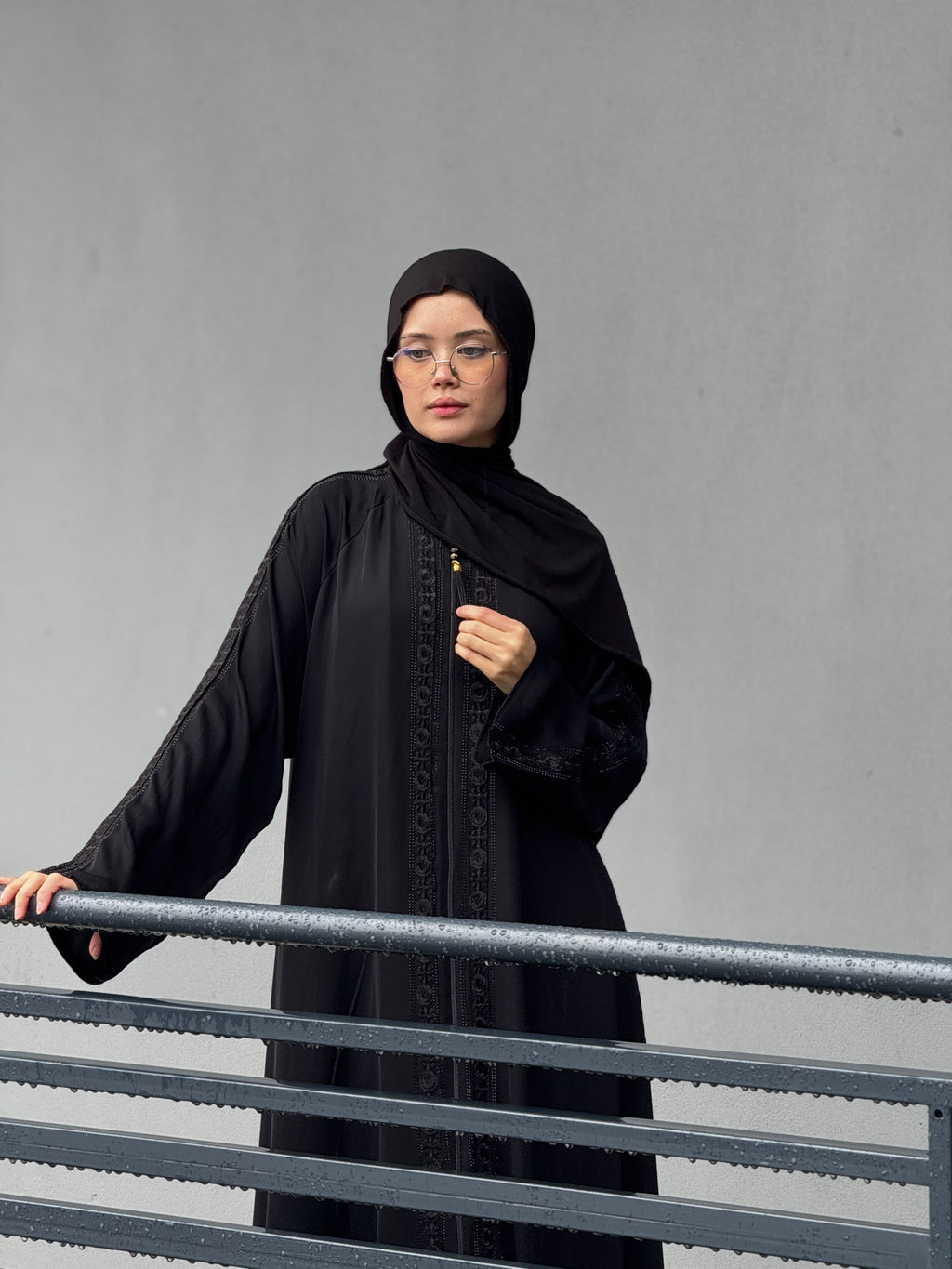 Layali Noir Zip Abaya
