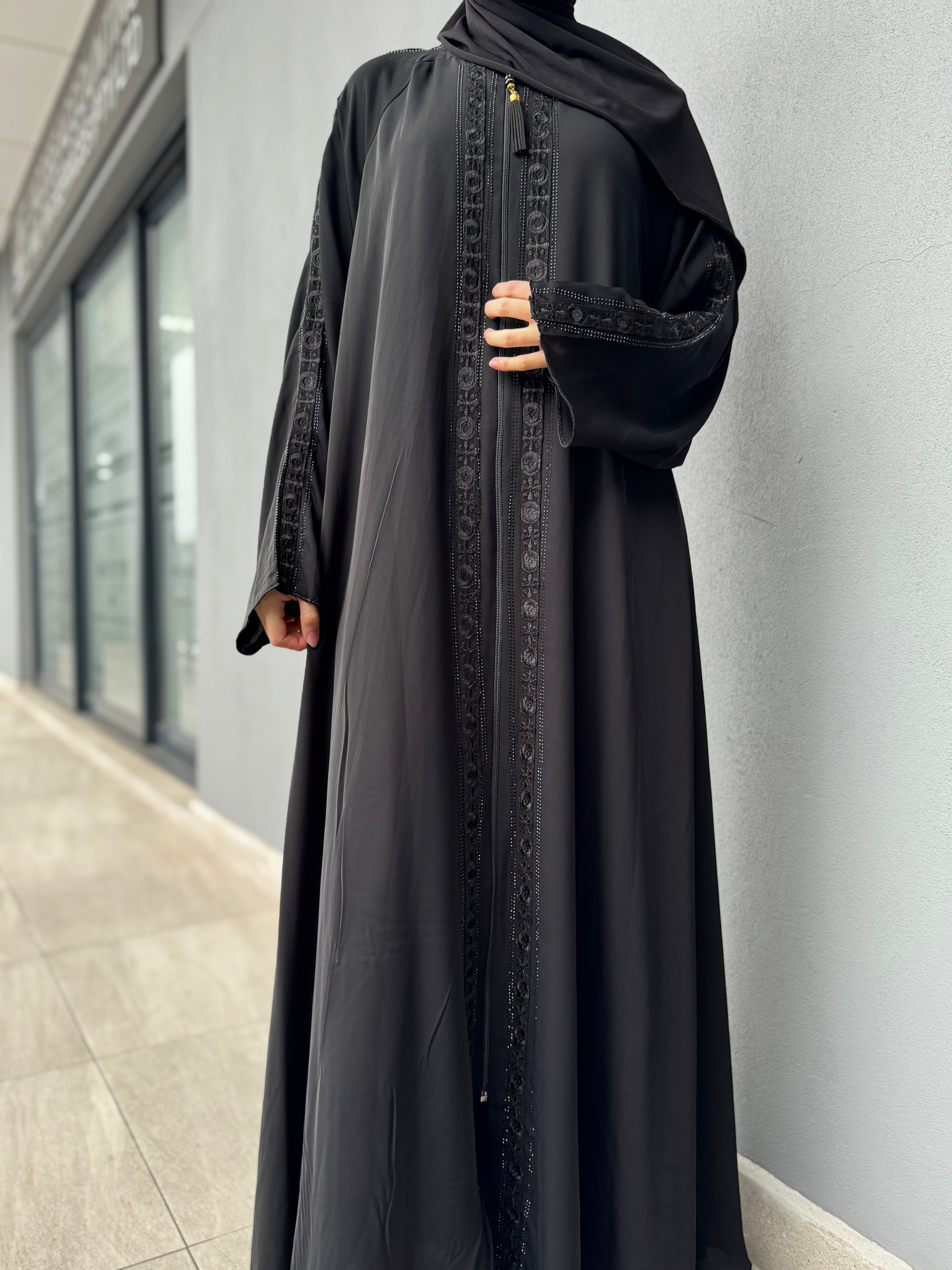 Layali Noir Zip Abaya