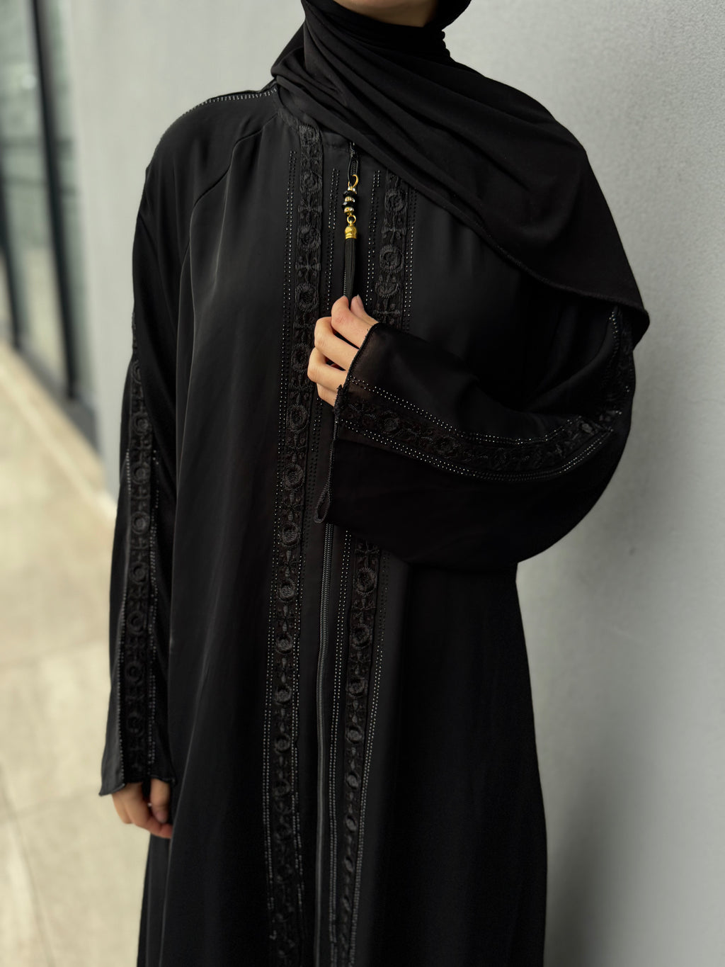 Layali Noir Zip Abaya