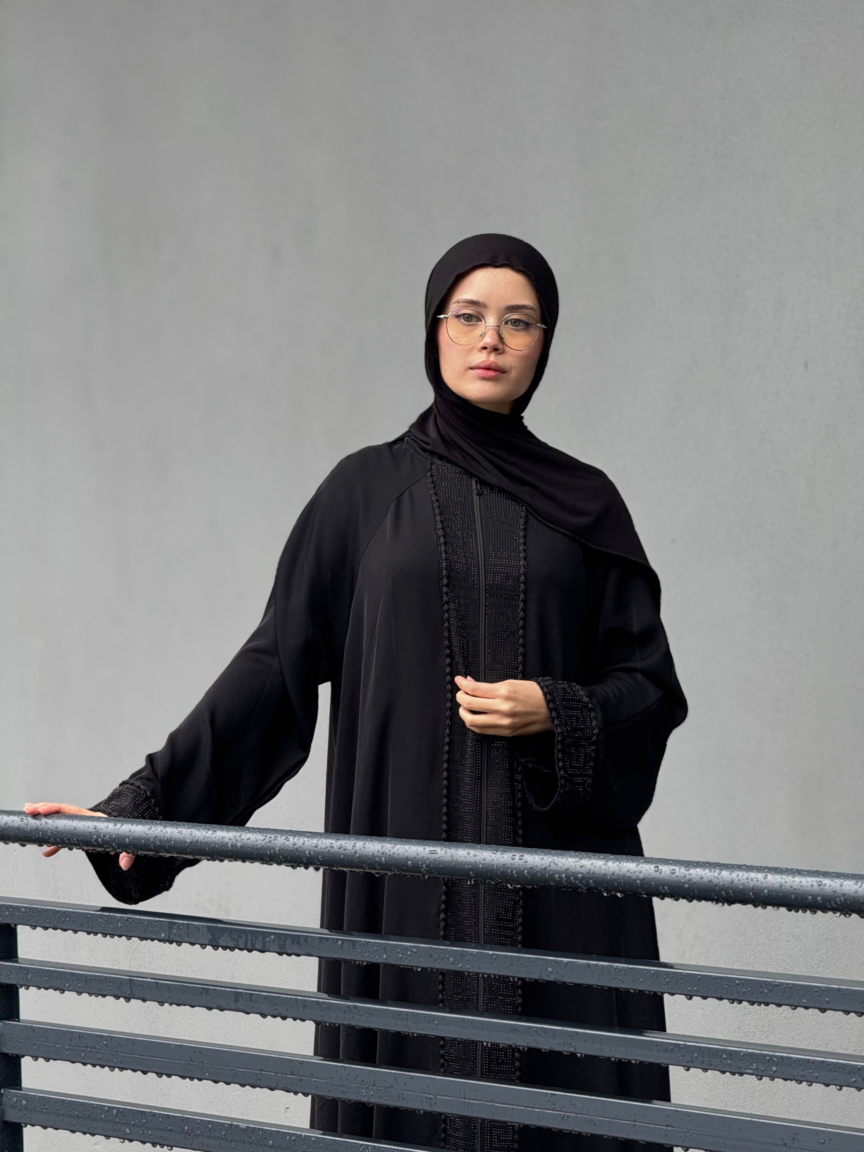 Nura Luxe Zip Abaya
