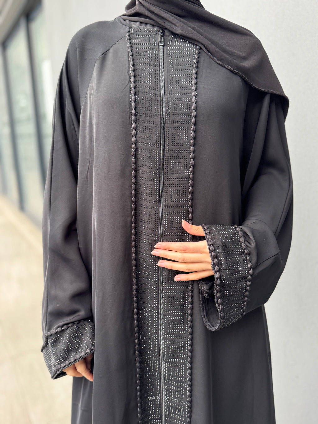 Nura Luxe Zip Abaya