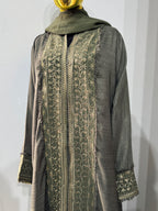 Embroidered linen abaya