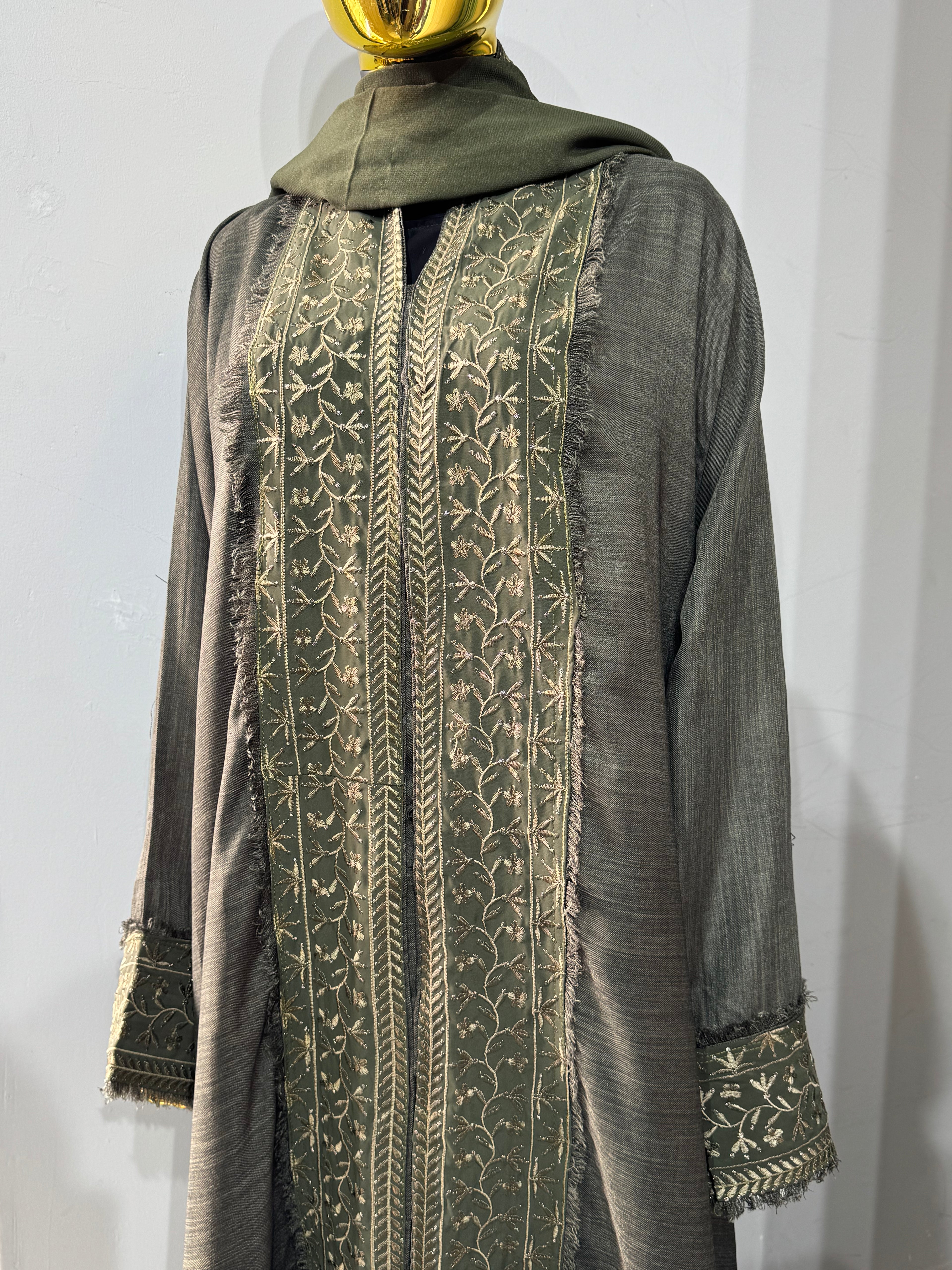 Embroidered linen abaya