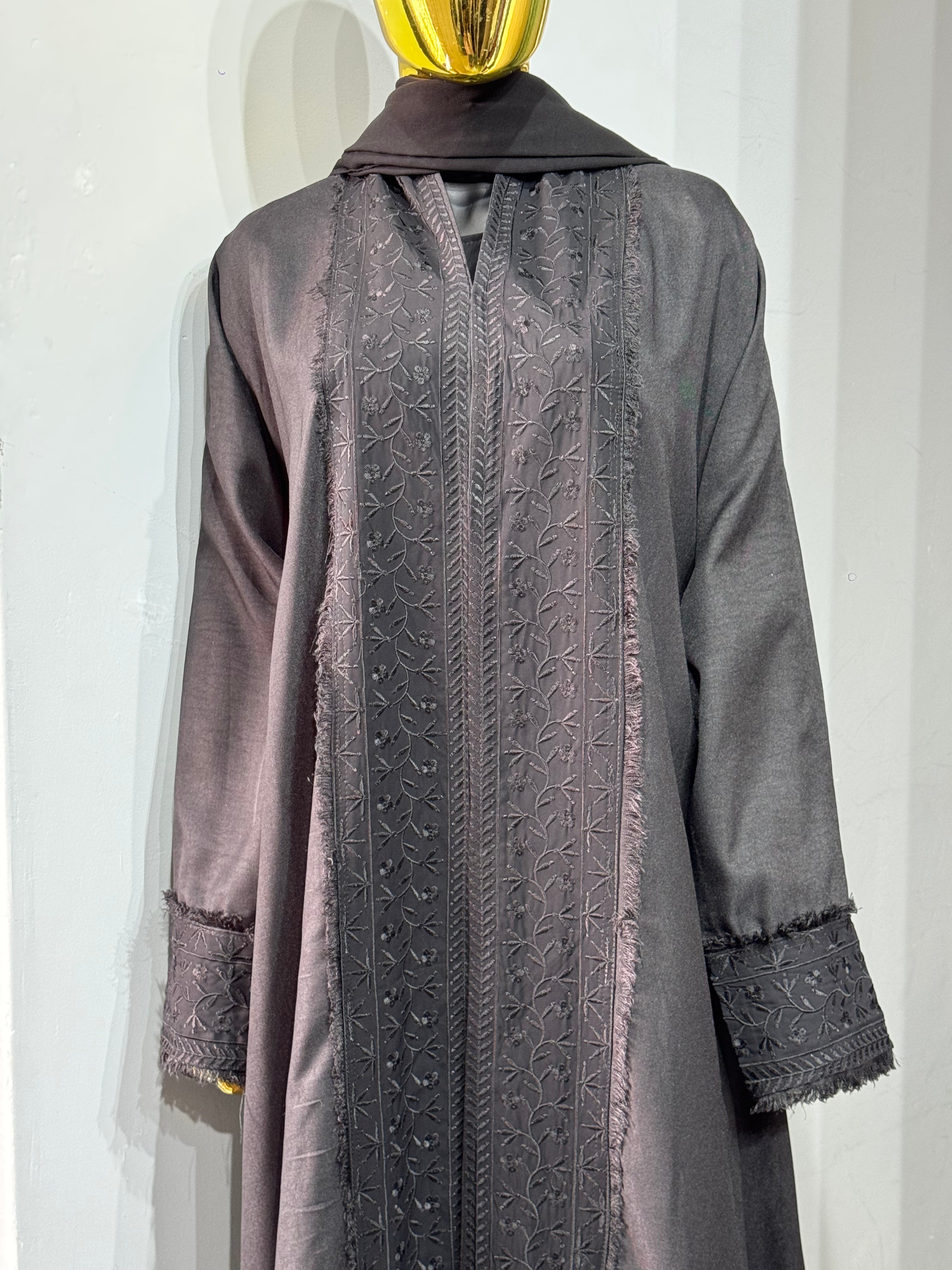 Embroidered linen abaya
