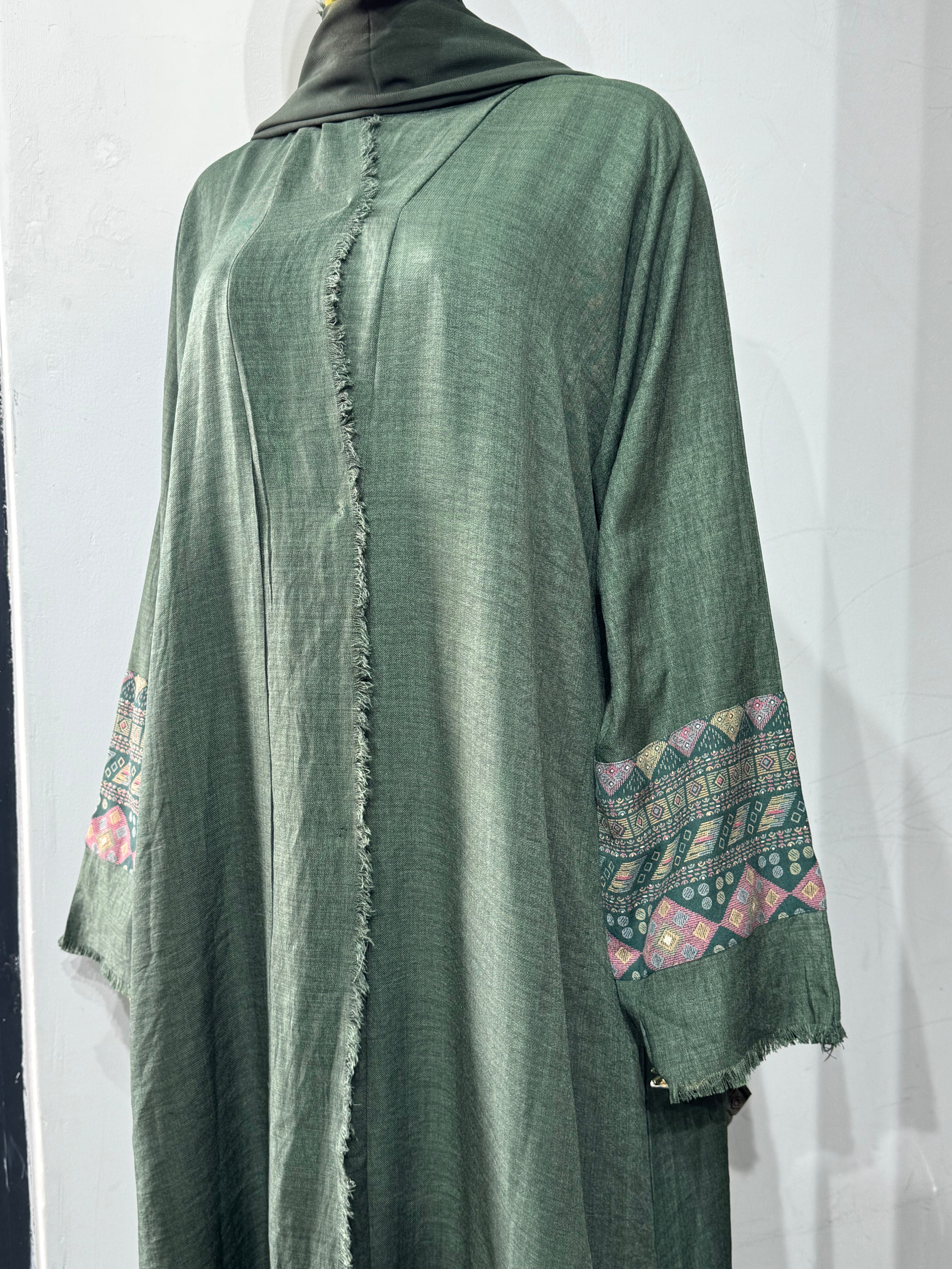 Turath Al Majd Heritage Geometric Embroidered Abaya