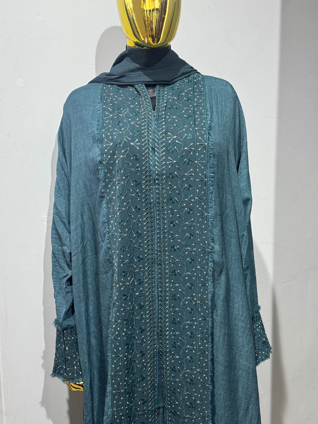 Embroidered linen abaya