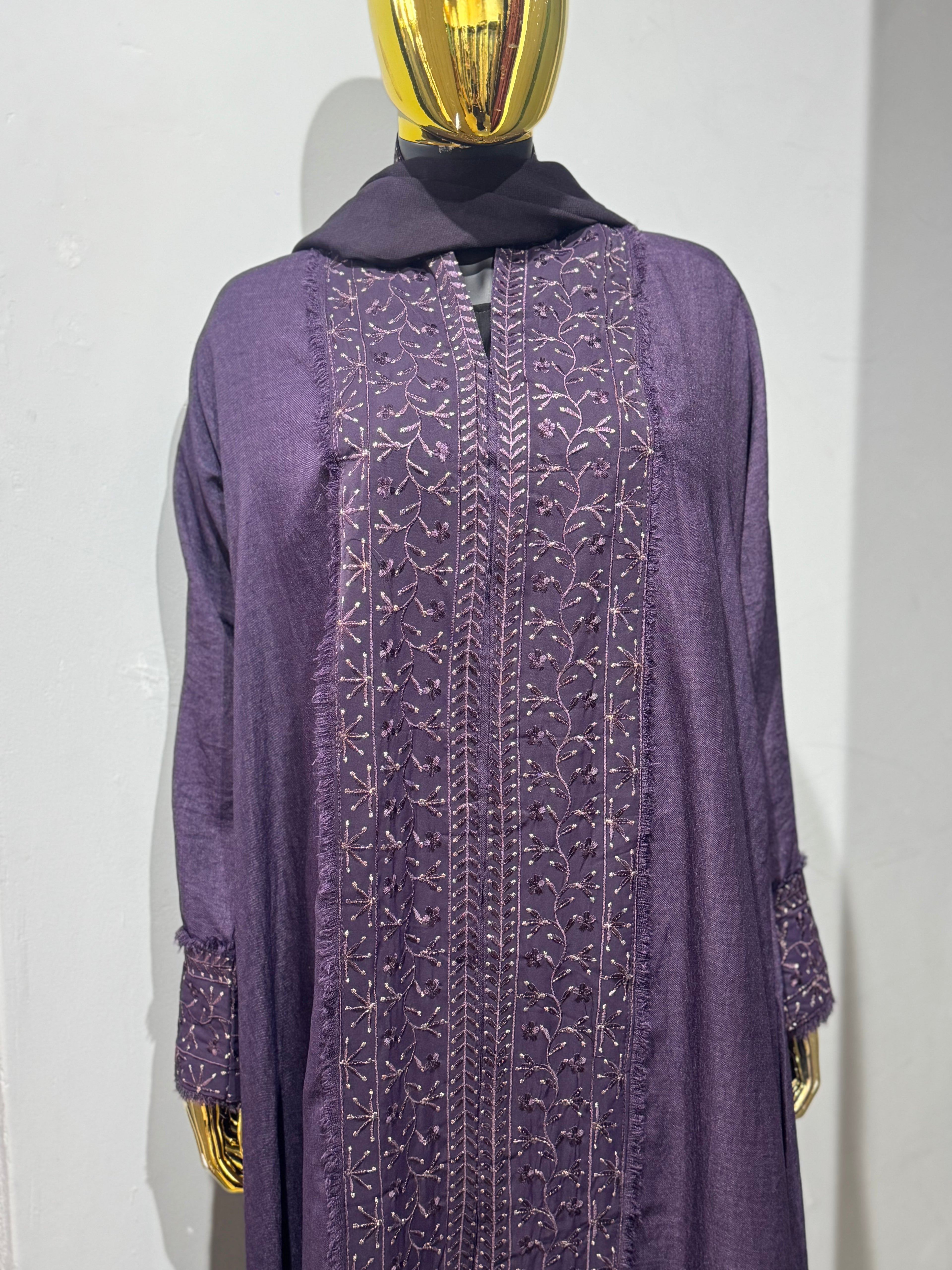 Embroidered linen abaya