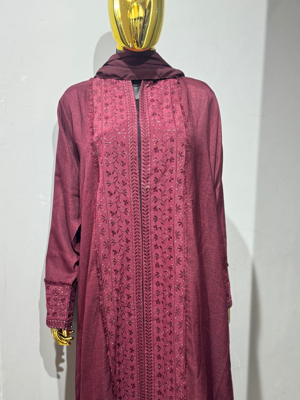 Embroidered linen abaya