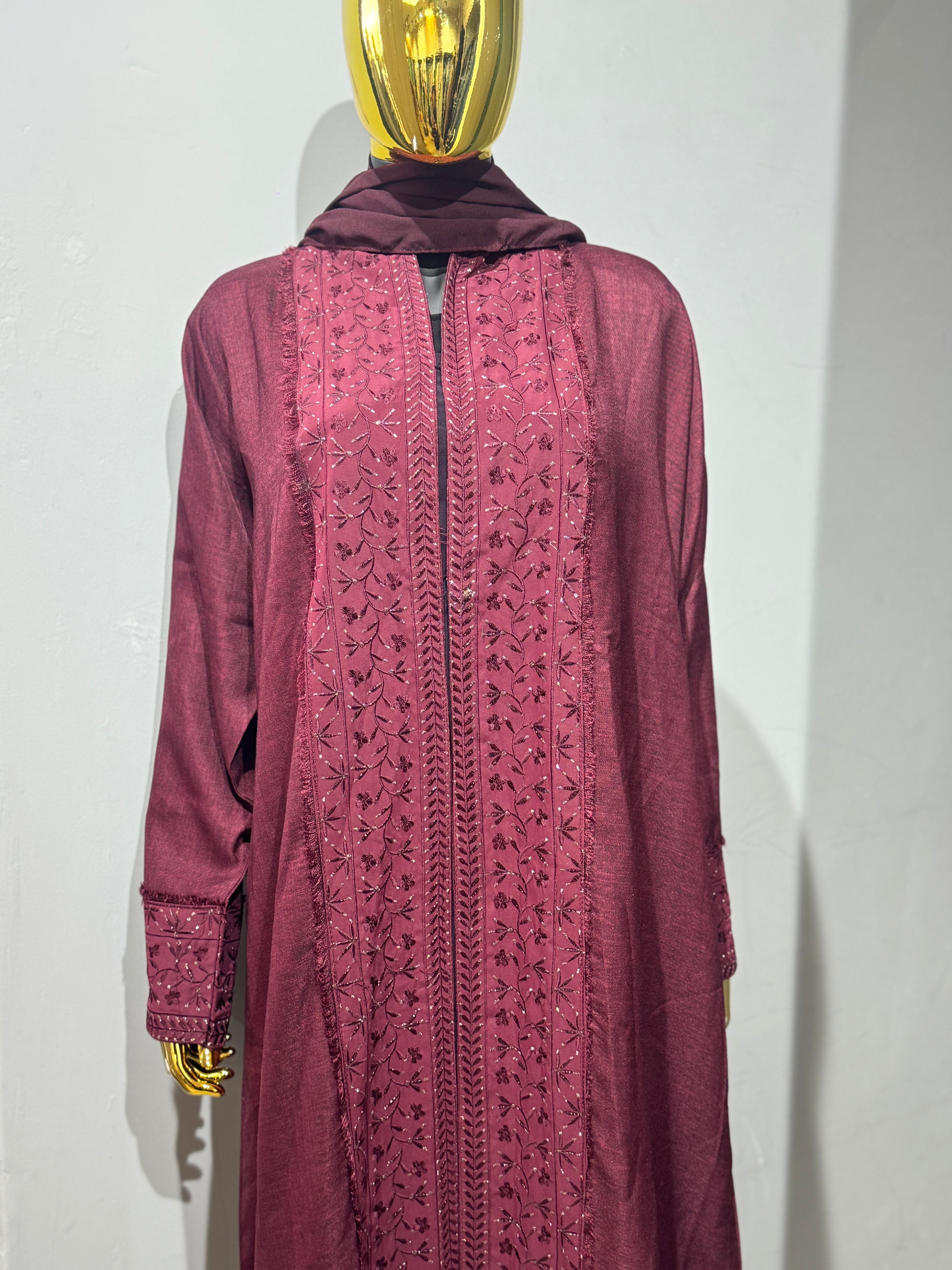 Embroidered linen abaya