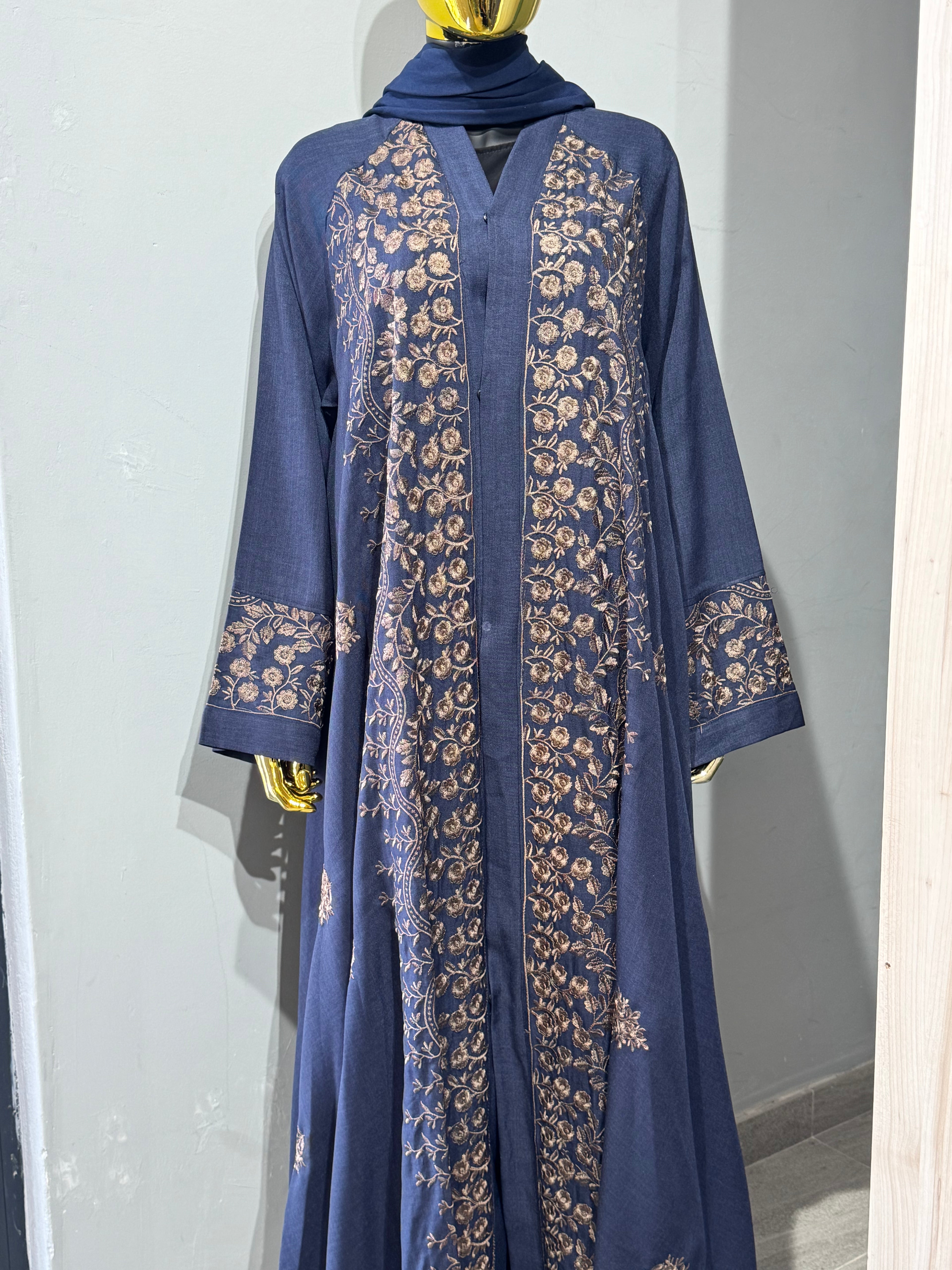 Ward Al Ghasaq Rose-Embroidered Abaya