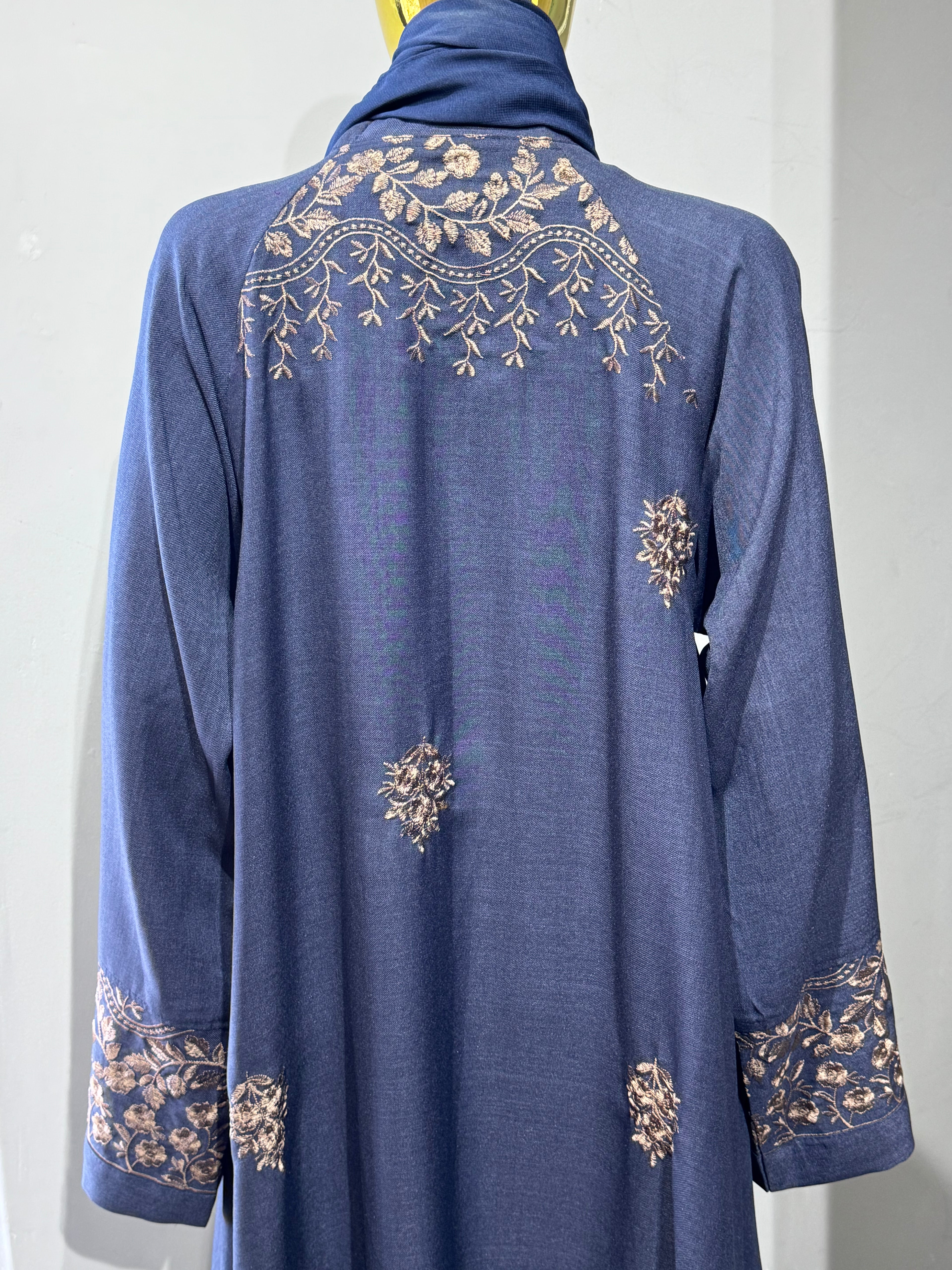 Ward Al Ghasaq Rose-Embroidered Abaya