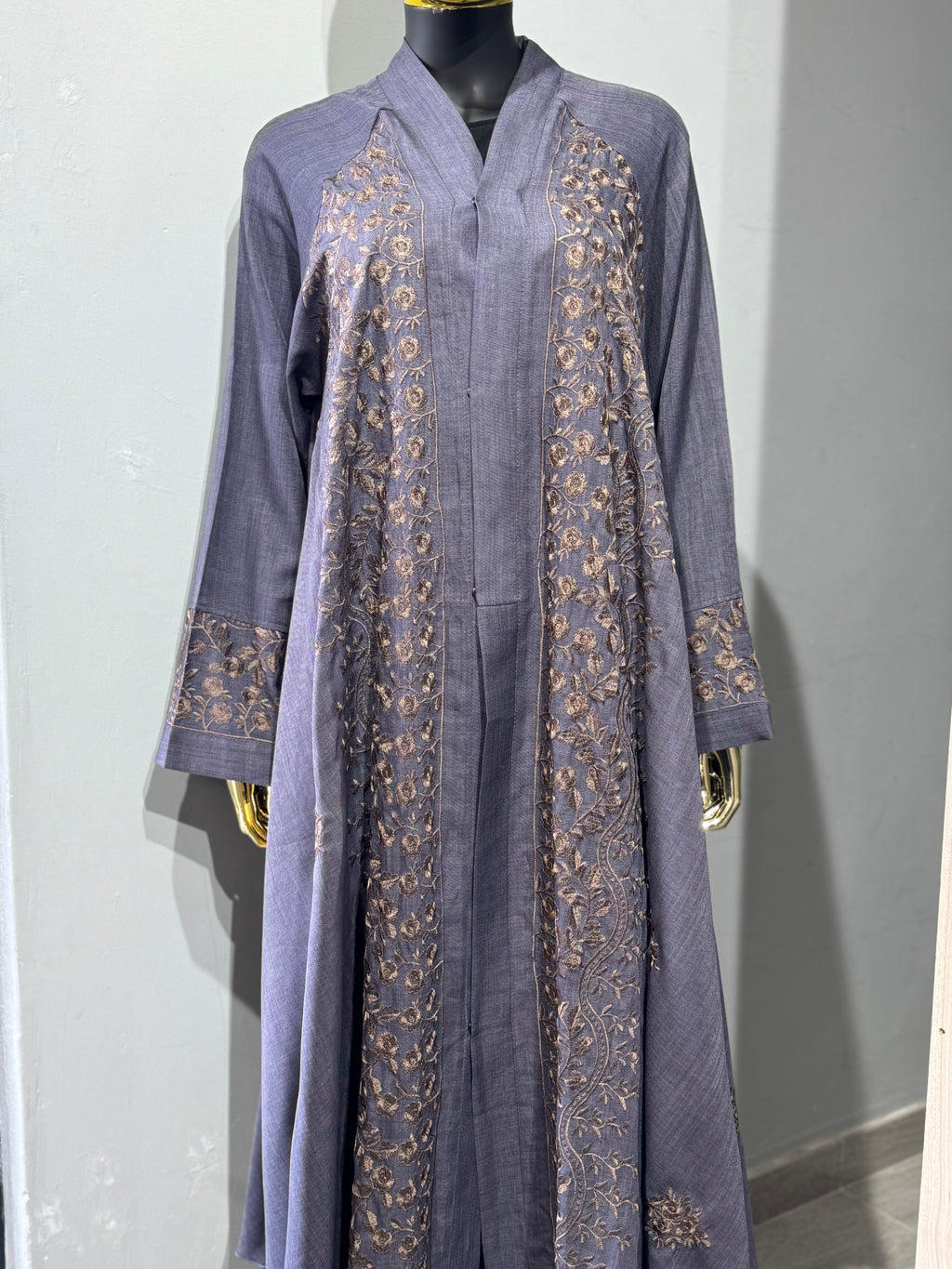 Ward Al Ghasaq Rose-Embroidered Abaya