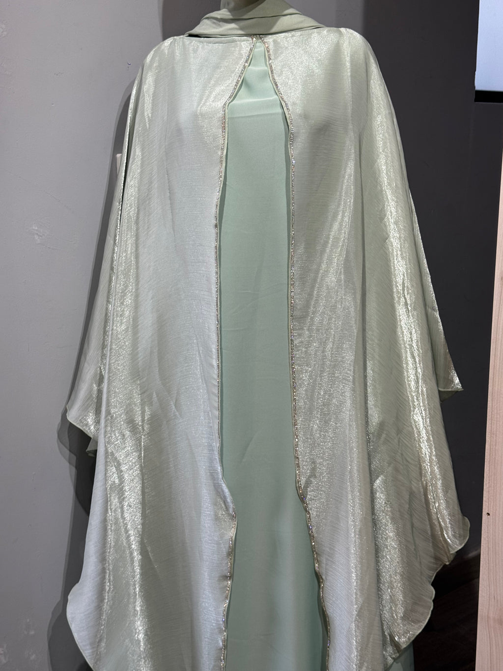 Nujūm Al Thawb Reversible Embroidered Abaya