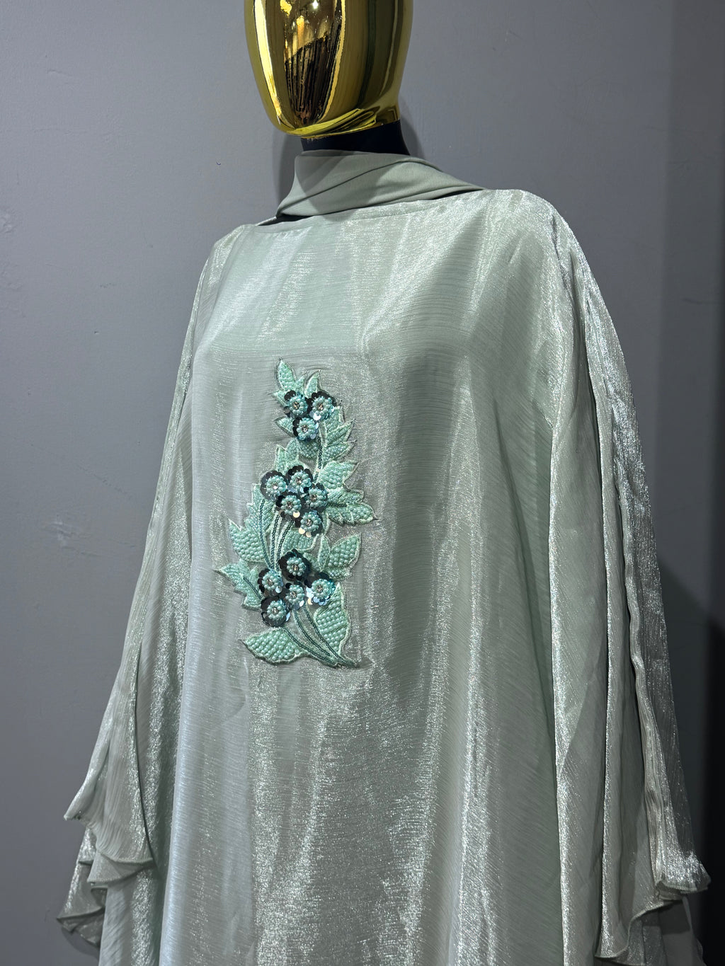 Nujūm Al Thawb Reversible Embroidered Abaya