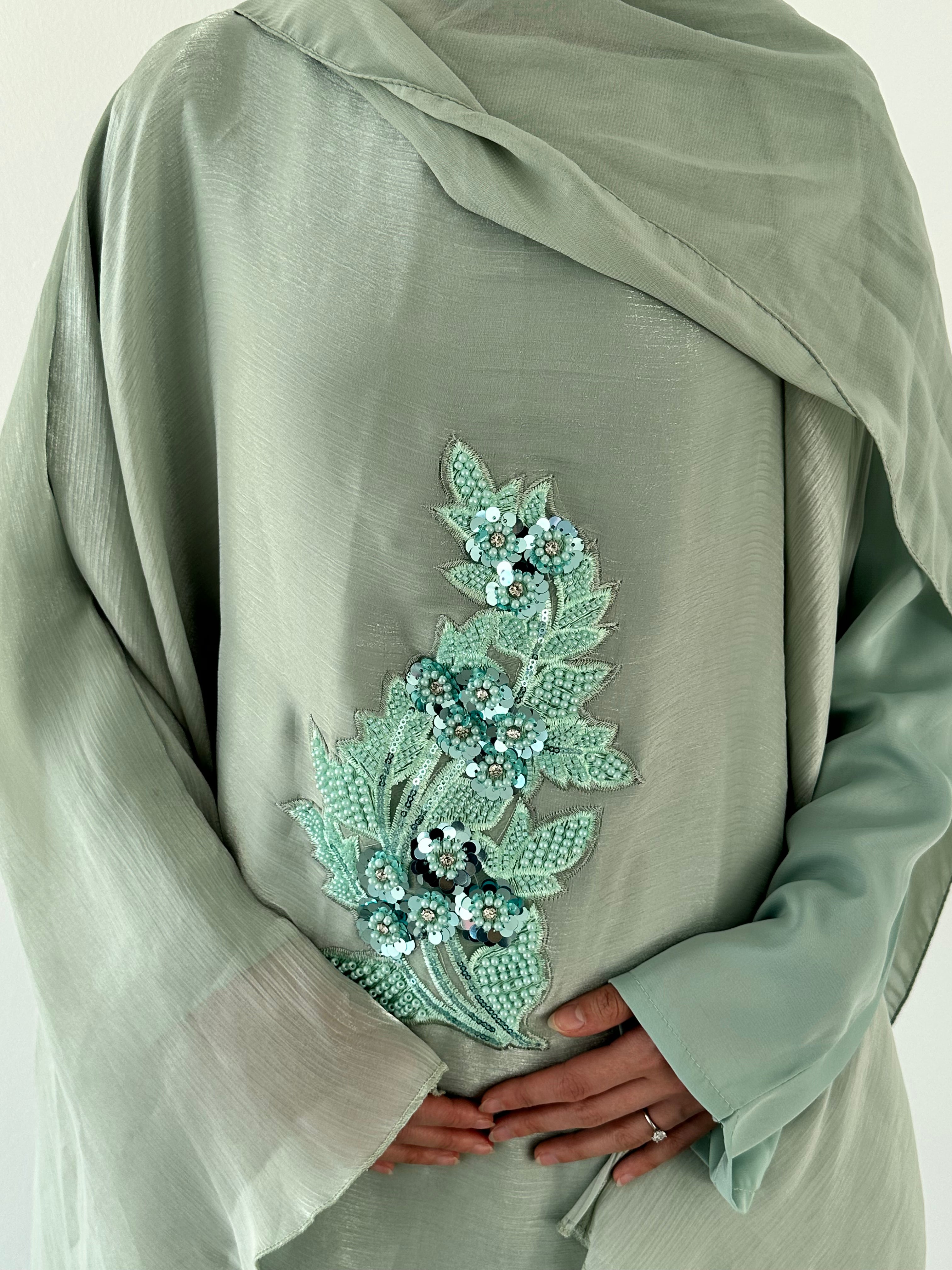 Nujūm Al Thawb Reversible Embroidered Abaya