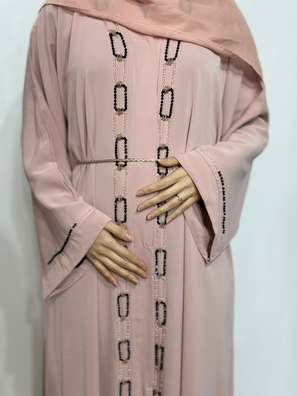 The Chain-link Abaya