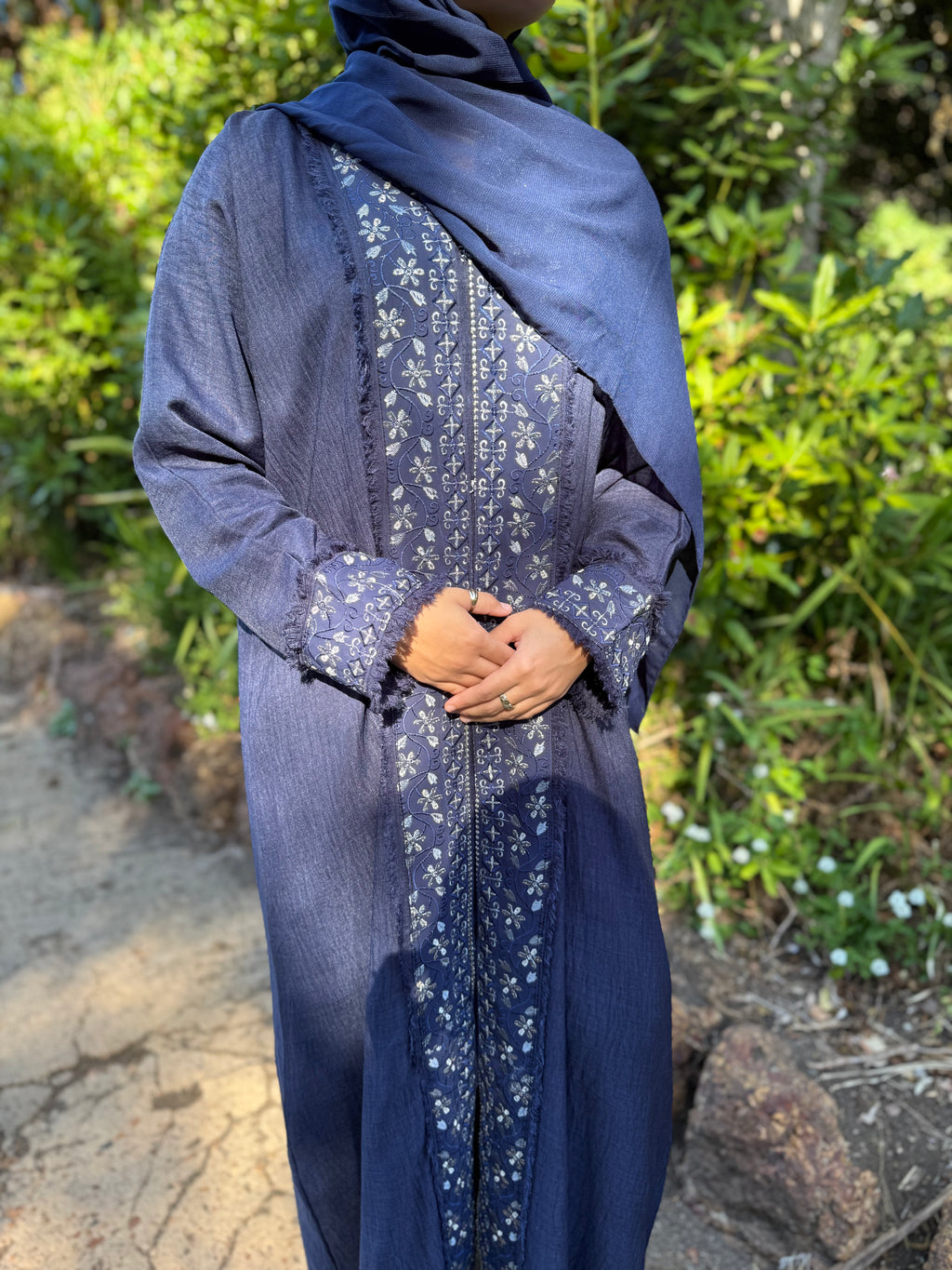 Embroidered linen abaya