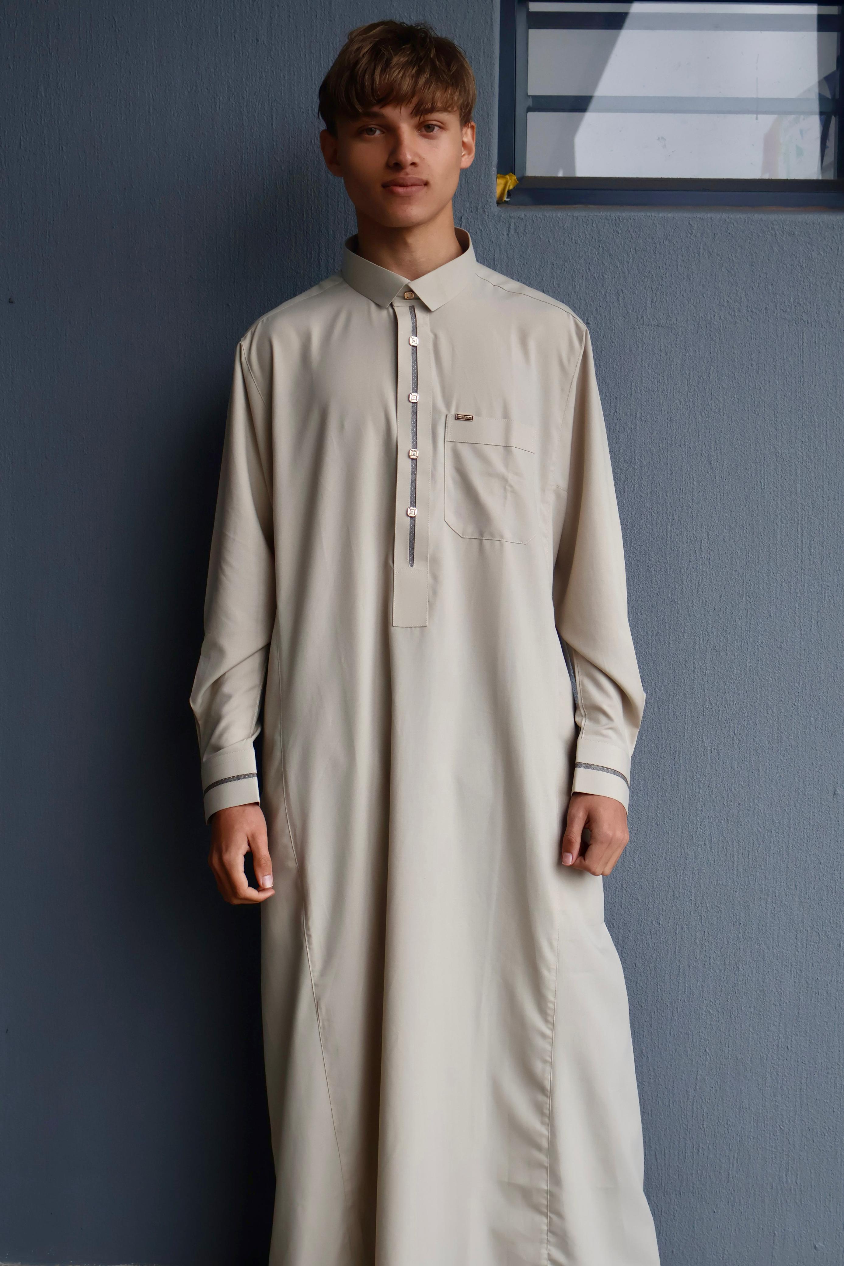 Elegant Contrast Collar Thowb