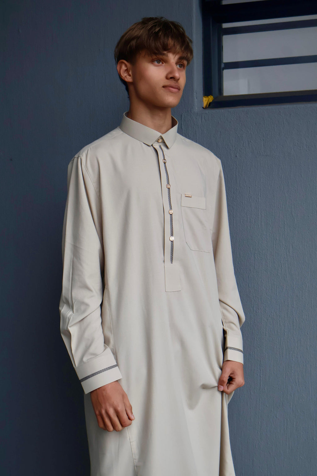 Elegant Contrast Collar Thowb