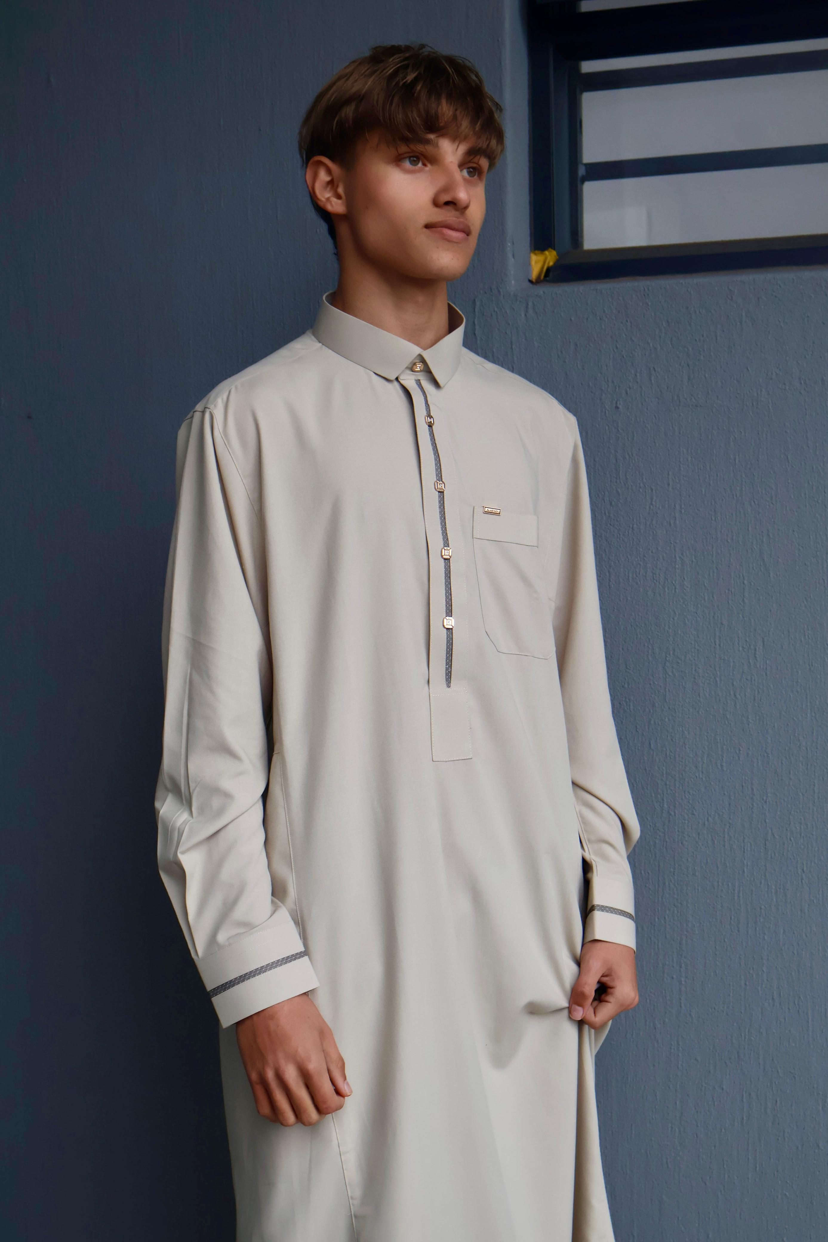 Elegant Contrast Collar Thowb
